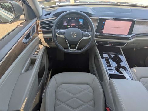 Used 2024 Volkswagen Atlas SE FWD image 18