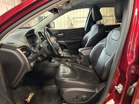 Used 2020 Jeep Cherokee Limited image 13