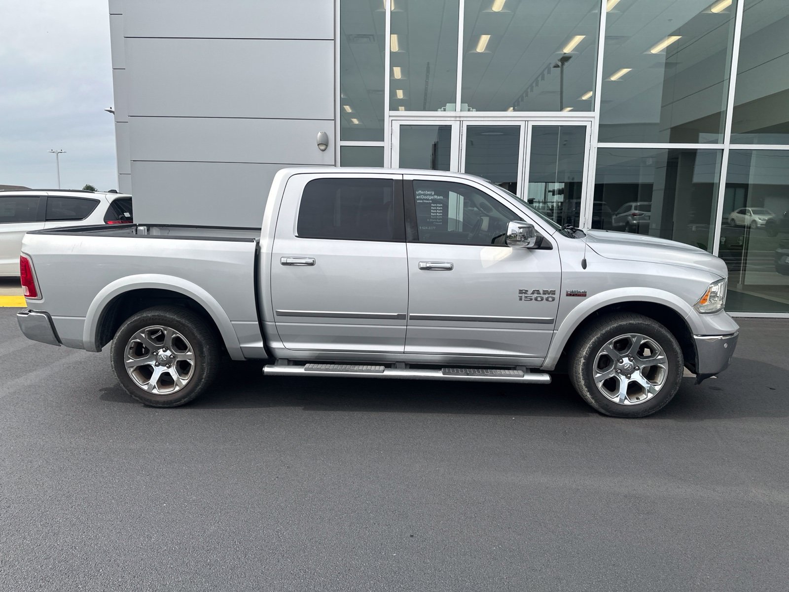 Used 2015 RAM 1500 Laramie w/ Convenience Group AWD/4WD image 7