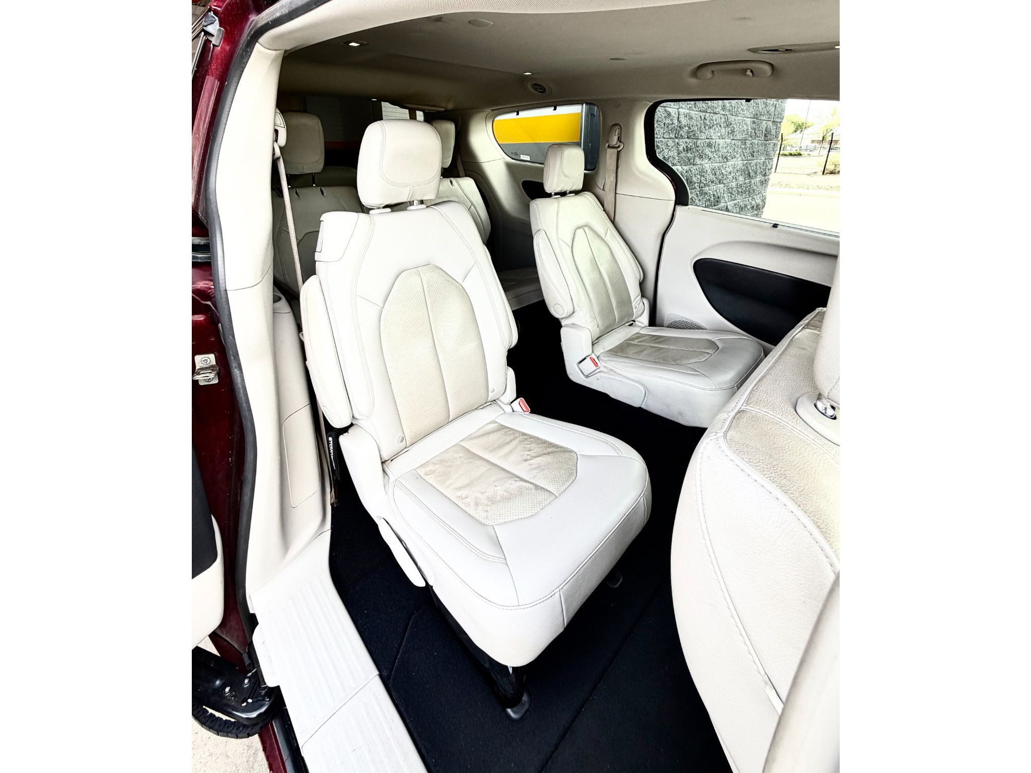 Used 2021 Chrysler Pacifica Touring-L FWD image 17