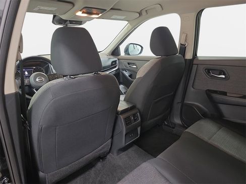 Used 2023 Nissan Rogue SV image 12