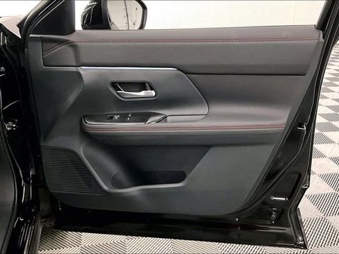 New 2026 Nissan Kicks SR w/ SR Premium Package image 32