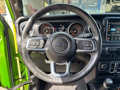 Used 2018 Jeep Wrangler Unlimited Sahara image 18