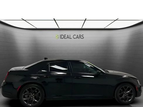 Used 2022 Chrysler 300 Touring w/ Sport Appearance Package RWD image 4