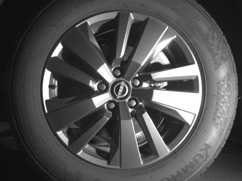 Used 2025 Nissan Pathfinder SV AWD/4WD image 11