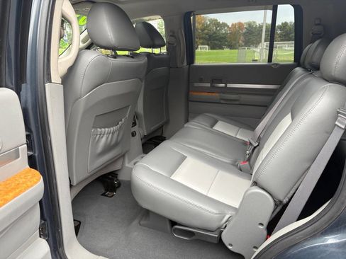 Used 2008 Chrysler Aspen Limited image 17