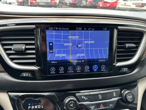 Used 2017 Chrysler Pacifica Touring-L FWD image 26