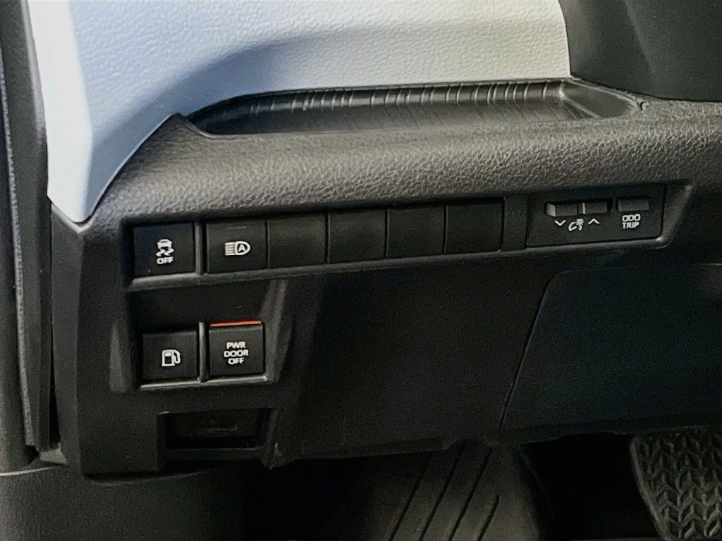 Used 2026 Toyota Sienna XLE FWD image 10