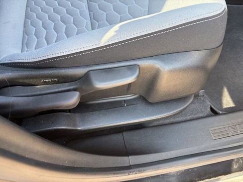 Used 2020 Chevrolet Equinox LS image 40