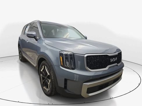 Used 2024 Kia Telluride EX FWD image 3