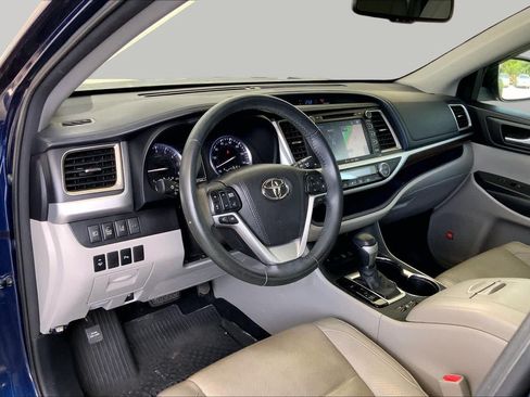 Used 2016 Toyota Highlander Limited w/ Driver Technology Package AWD/4WD image 18