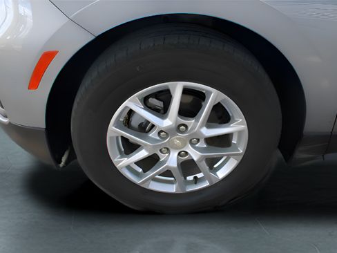 Used 2024 Chevrolet Equinox LS FWD image 8