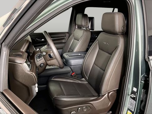 Used 2024 GMC Yukon Denali w/ Advanced Technology Package AWD/4WD image 8