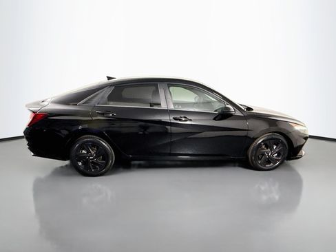 Used 2022 Hyundai Elantra SEL FWD image 11