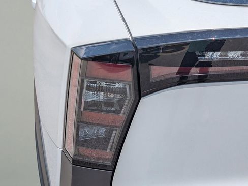 Used 2025 Nissan Kicks SR image 11