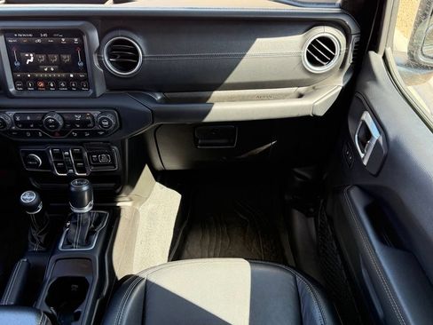 Used 2018 Jeep Wrangler Unlimited Sahara AWD/4WD image 11