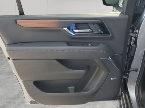 Certified 2025 GMC Yukon XL Denali image 17