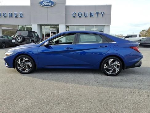 Used 2025 Hyundai Elantra Limited w/ Cargo Package image 5