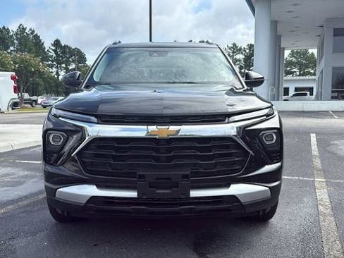 Used 2025 Chevrolet TrailBlazer LT AWD/4WD image 2
