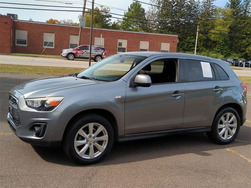 Used 2015 Mitsubishi Outlander Sport ES image 2