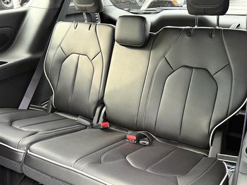 New 2026 Chrysler Pacifica Limited w/ S Appearance Package image 6