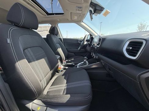 Certified 2025 Hyundai Venue SEL FWD image 28
