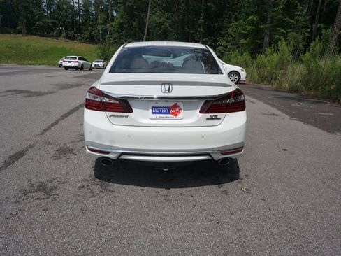 Used 2016 Honda Accord Touring image 20