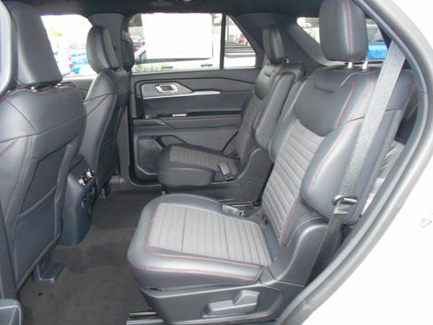 New 2026 Ford Explorer ST-Line w/ ST-Line Street Pack image 30