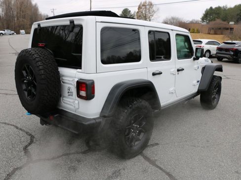 Used 2024 Jeep Wrangler Unlimited image 7