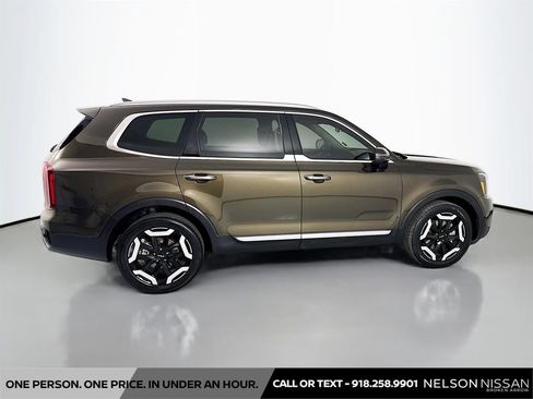 Used 2023 Kia Telluride S FWD image 4