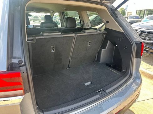 Used 2025 Volkswagen Atlas SE AWD/4WD image 17