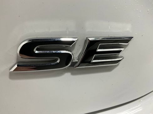 Used 2025 Toyota Camry SE FWD image 8