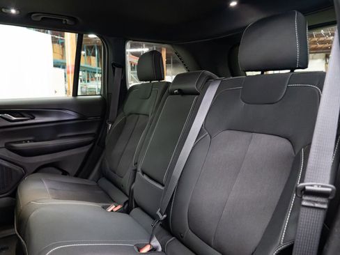 New 2026 Jeep Grand Cherokee Laredo image 28