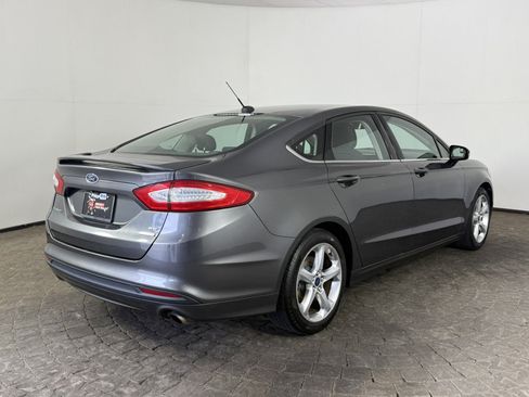Used 2016 Ford Fusion SE w/ Equipment Group 201A FWD image 9
