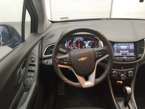 Used 2020 Chevrolet Trax LT w/ LT Convenience Package FWD image 22