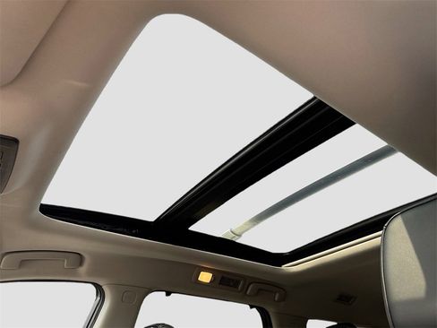 Used 2022 Nissan Pathfinder SL w/ SL Premium Package image 18