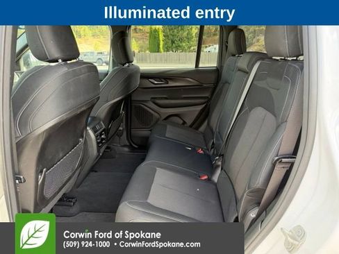 Used 2024 Jeep Grand Cherokee Laredo w/ Trailer Tow Package AWD/4WD image 11