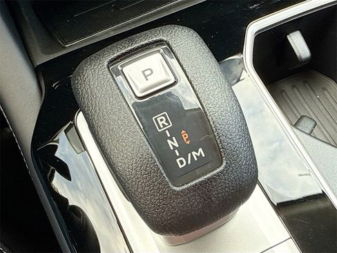 New 2025 Mitsubishi Outlander ES image 17