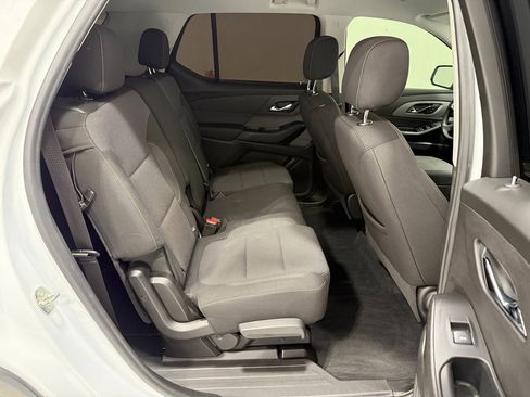 Used 2021 Chevrolet Traverse LS image 32