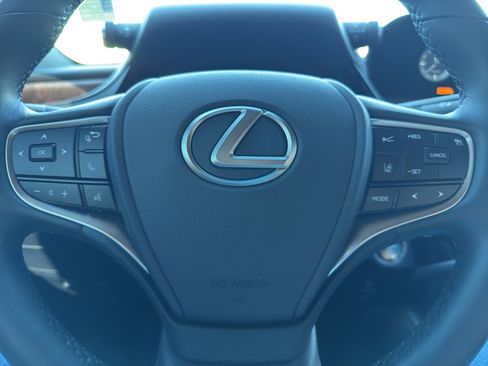Used 2024 Lexus ES 300h Premium image 15