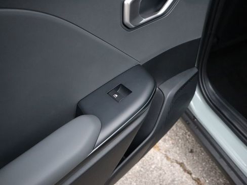 New 2025 Kia K4 LXS image 12