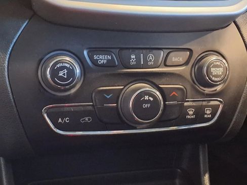Used 2017 Jeep Cherokee Trailhawk w/ Cold Weather Group AWD/4WD image 21