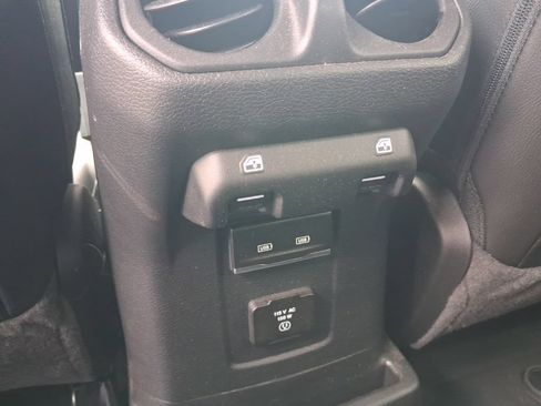 Used 2023 Jeep Wrangler Unlimited Sahara AWD/4WD image 12