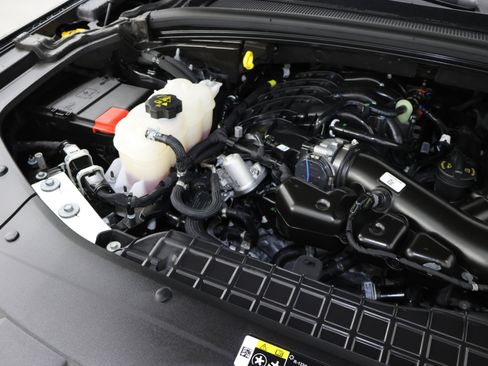 Used 2025 Jeep Grand Cherokee Limited w/ Luxury Tech Group II image 24