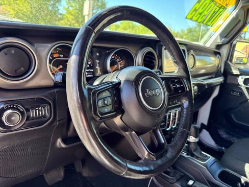 Used 2018 Jeep Wrangler Unlimited Sport S AWD/4WD image 9