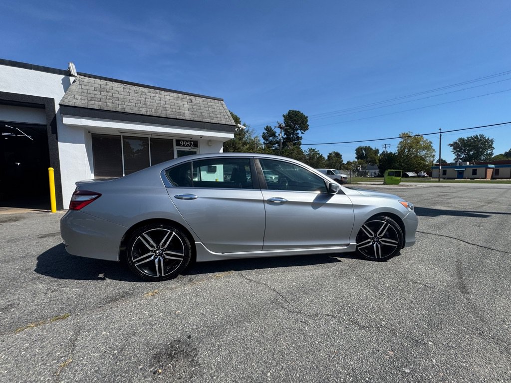 Used 2017 Honda Accord Sport image 6
