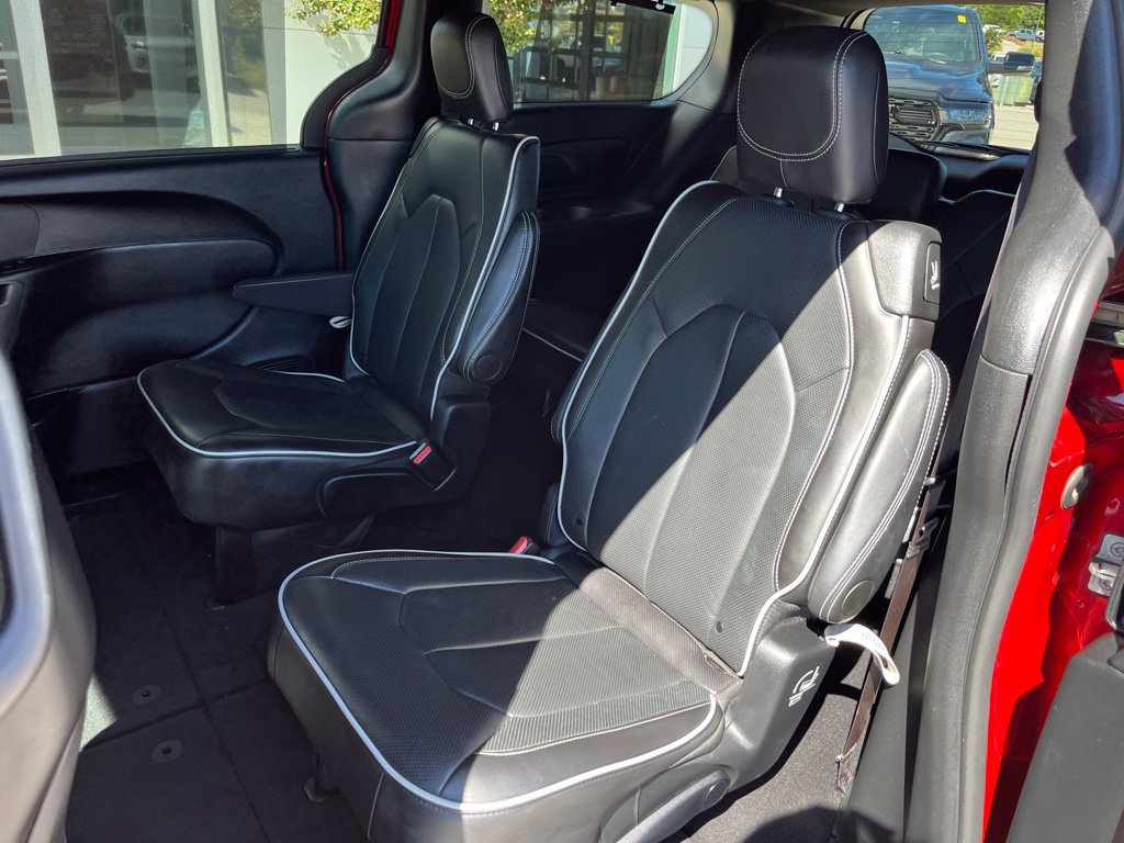 Used 2025 Chrysler Pacifica Limited FWD image 17