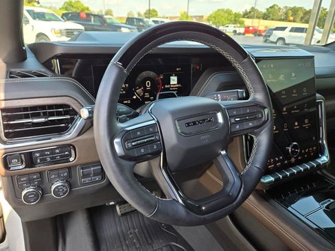 Used 2025 GMC Yukon Denali Ultimate AWD/4WD image 11