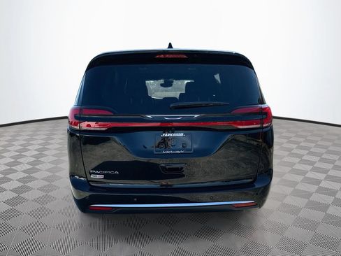 New 2027 Chrysler Pacifica Select FWD image 8