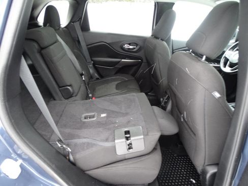 Used 2019 Jeep Cherokee Latitude Lux w/ Comfort & Convenience Group image 38